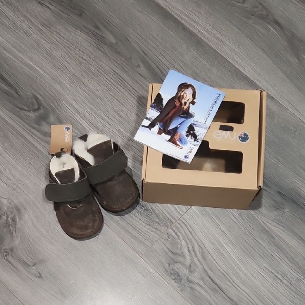 NIB Emu Hyke Chocolate Brown Suede Sheerling Booties